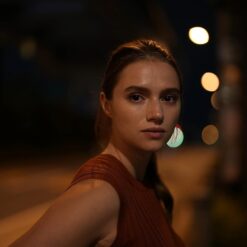 Sony Alpha 7 IV - Cámara sin espejo de fotograma completo (33 MP, enfoque automático en tiempo real, 10 fps, 4K60p, pantalla táctil multiángulo, batería Z de gran capacidad)