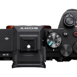 Sony Alpha 7 IV - Cámara sin espejo de fotograma completo (33 MP, enfoque automático en tiempo real, 10 fps, 4K60p, pantalla táctil multiángulo, batería Z de gran capacidad)
